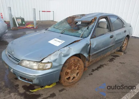 1995 Honda Accord Dx z USA, uszkodzony, nr VIN 1HGCD5520SA082657